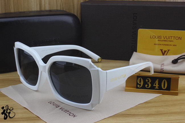 Louis Vuitton Sunglasses AAA+ ID:20220503-54